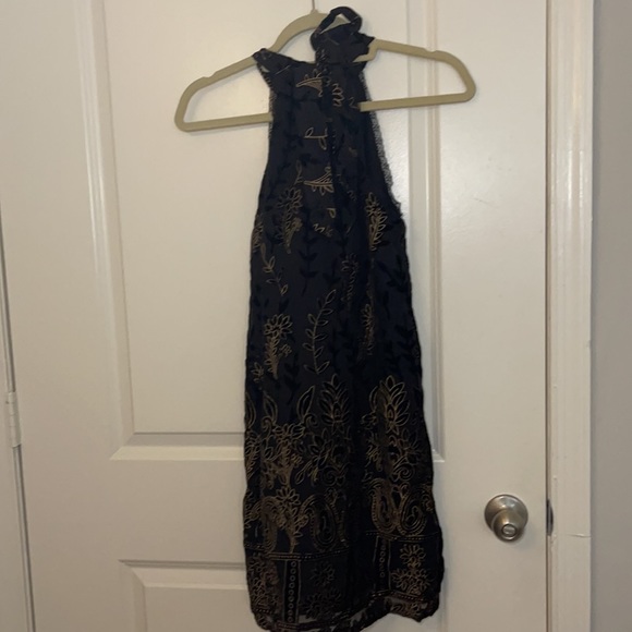 Lost and wander black dress with tie in back - Picture 4 of 4